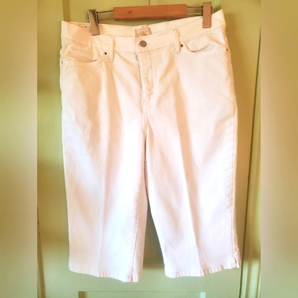 Vintage Levis slimming white capri jeans - Picture 4 of 8